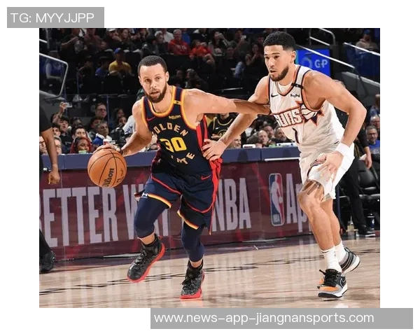 布克感慨库里穿自己的鞋对阵自己曾以为会是反向情景 布克感慨库里穿自己的鞋对阵自己曾以为会是反向情景