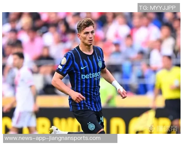 维耶里称赞埃斯波西托展现实力进球能力对前锋至关重要 维耶里称赞埃斯波西托展现实力进球能力对前锋至关重要