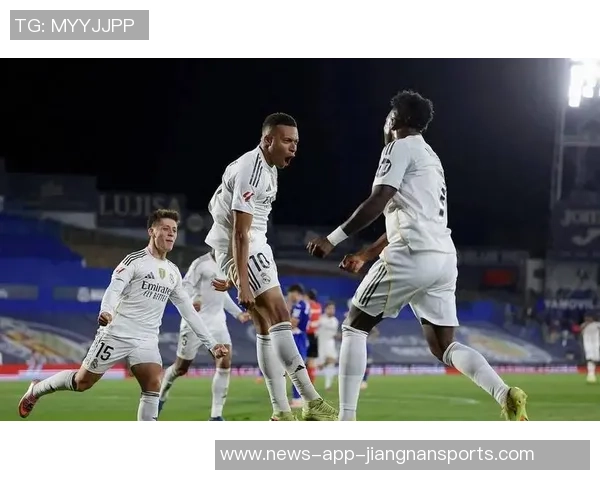 独立摄像机揭示姆巴佩场上言语抱怨对手拖延时间及补时不足问题 独立摄像机揭示姆巴佩场上言语抱怨对手拖延时间及补时不足问题